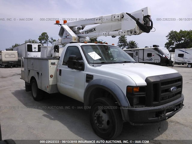 1FDAF57R88EB74137 - 2008 FORD F550 SUPER DUTY WHITE photo 1