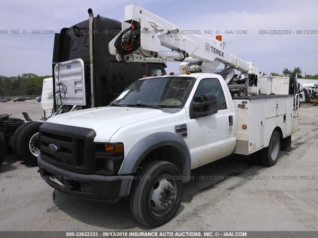 1FDAF57R88EB74137 - 2008 FORD F550 SUPER DUTY WHITE photo 2