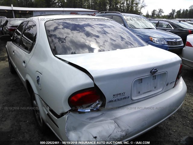 JN1CA31D5YT552653 - 2000 NISSAN MAXIMA GLE/GXE/SE WHITE photo 3