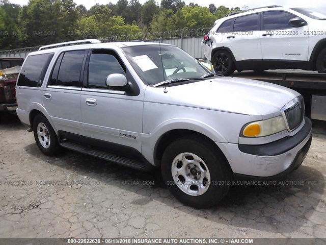 5LMPU28L8WLJ42223 - 1998 LINCOLN NAVIGATOR 银色 照片 1