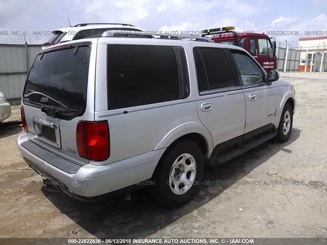 5LMPU28L8WLJ42223 - 1998 LINCOLN NAVIGATOR 银色 照片 4
