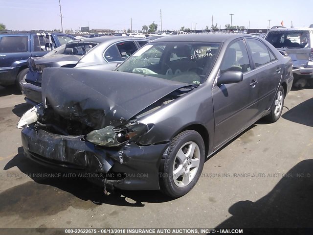 JTDBF30K720062170 - 2002 TOYOTA CAMRY LE/XLE/SE 灰色 照片 2