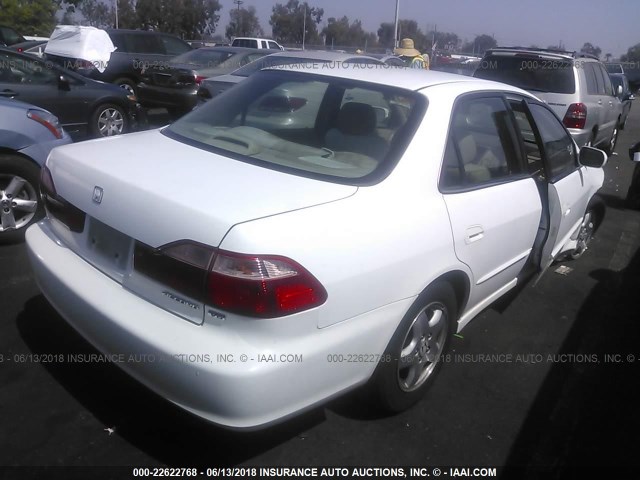 1HGCG1658WA011852 - 1998 HONDA ACCORD EX WHITE photo 4