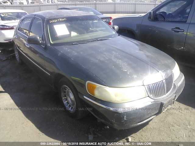 1LNHM81W1XY664890 - 1999 LINCOLN TOWN CAR EXECUTIVE GREEN photo 1