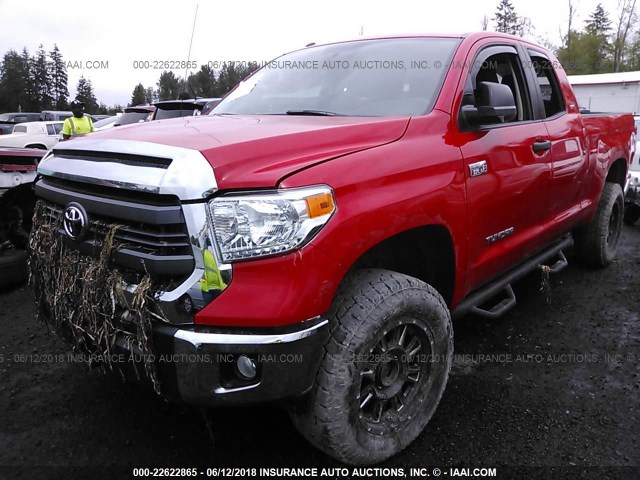 5TFUY5F12EX335928 - 2014 TOYOTA TUNDRA DOUBLE CAB SR/SR5 RED photo 2