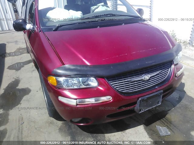 1C4GP54L8WB559949 - 1998 CHRYSLER TOWN & COUNTRY LX RED photo 6