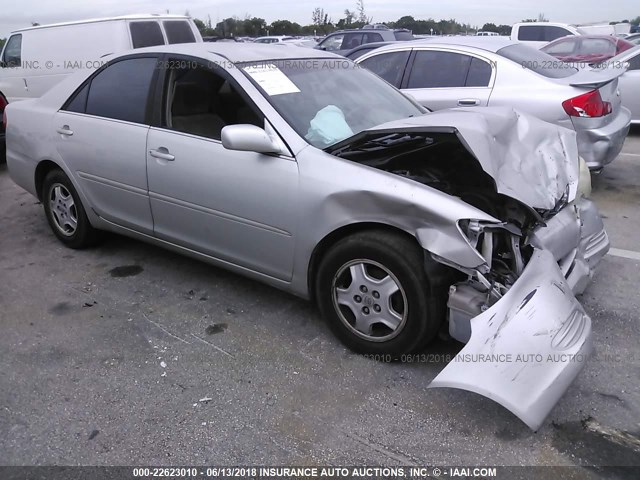 4T1BF32K82U016414 - 2002 TOYOTA CAMRY LE/XLE/SE 银色 照片 1