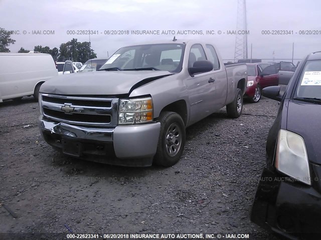 1GCEC19X37Z606126 - 2007 CHEVROLET SILVERADO C1500 CLASSIC Pewter photo 2