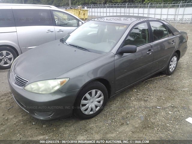 4T1BE32K15U951586 - 2005 TOYOTA CAMRY LE/XLE/SE 灰色 照片 2