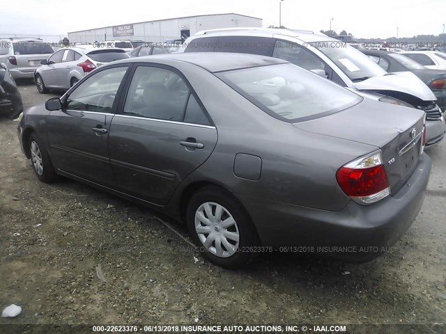 4T1BE32K15U951586 - 2005 TOYOTA CAMRY LE/XLE/SE 灰色 照片 3