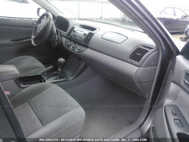 4T1BE32K15U951586 - 2005 TOYOTA CAMRY LE/XLE/SE 灰色 照片 5