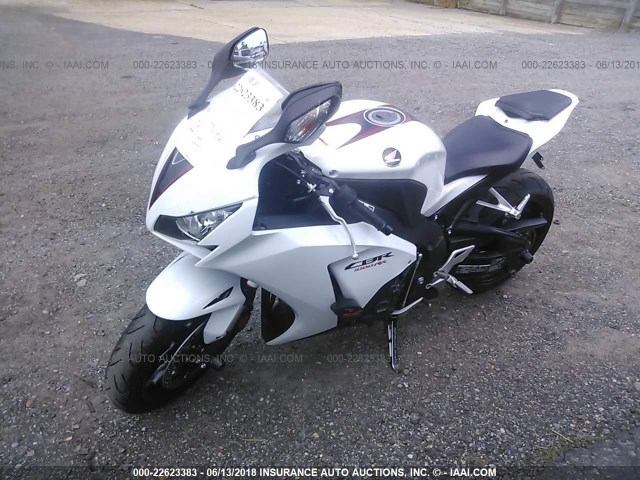 JH2SC5959EK600479 - 2014 HONDA CBR1000 RR WHITE photo 2