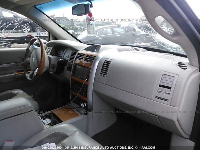 1A8HW58258F138185 - 2008 CHRYSLER ASPEN LIMITED BLACK photo 5