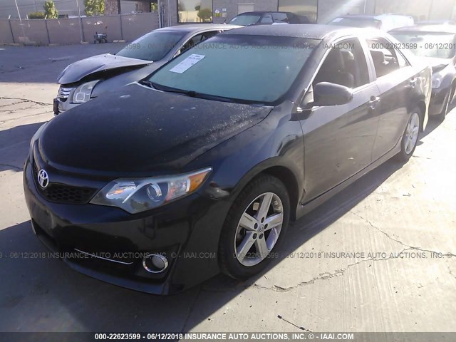 4T1BF1FK0CU053036 - 2012 TOYOTA CAMRY SE/LE/XLE BLACK photo 2