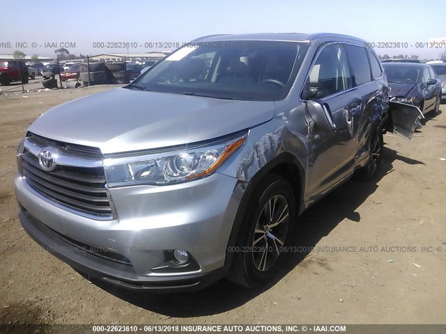 5TDKKRFH2GS163731 - 2016 TOYOTA HIGHLANDER XLE ნაცრისფერი ფოტო 2