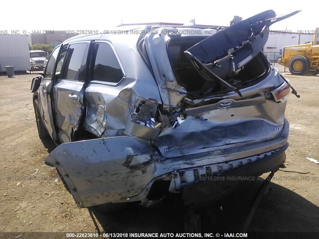 5TDKKRFH2GS163731 - 2016 TOYOTA HIGHLANDER XLE ნაცრისფერი ფოტო 6