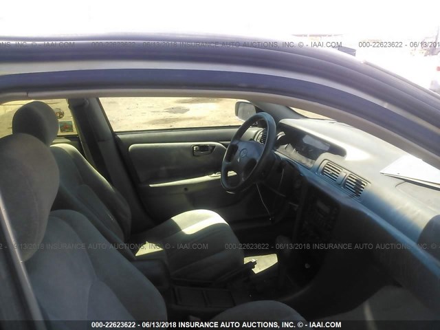 4T1BG22K8XU428847 - 1999 TOYOTA CAMRY CE/LE/XLE 灰色 照片 5