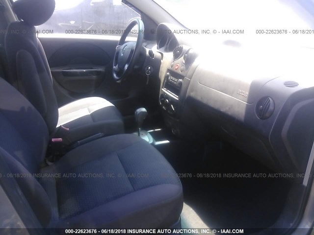 KL1TD66618B117898 - 2008 CHEVROLET AVEO LS GRAY photo 5