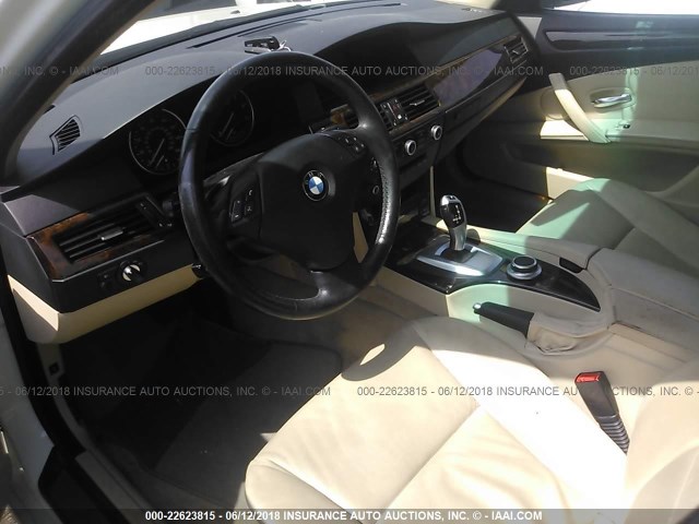 WBANV13518C150744 - 2008 BMW 528 XI WHITE photo 5