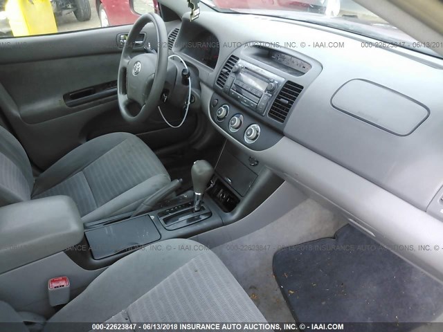 4T1BE32K15U047687 - 2005 TOYOTA CAMRY LE/XLE/SE 红色 照片 5