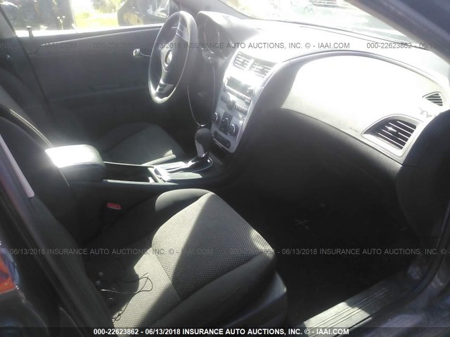 1G1ZC5E16BF143766 - 2011 CHEVROLET MALIBU 1LT 灰色 照片 5