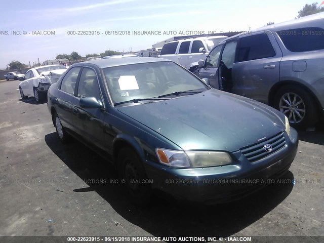 JT2BG22K4V0096021 - 1997 TOYOTA CAMRY LE/XLE GREEN photo 1