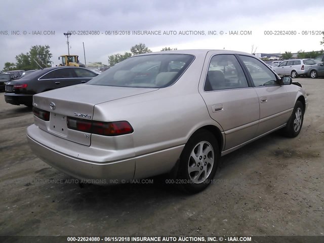 4T1BF22K6XU078850 - 1999 TOYOTA CAMRY LE/XLE GOLD photo 4