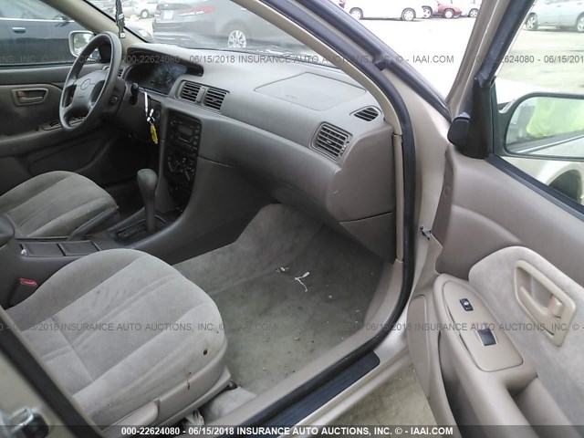 4T1BF22K6XU078850 - 1999 TOYOTA CAMRY LE/XLE GOLD photo 5