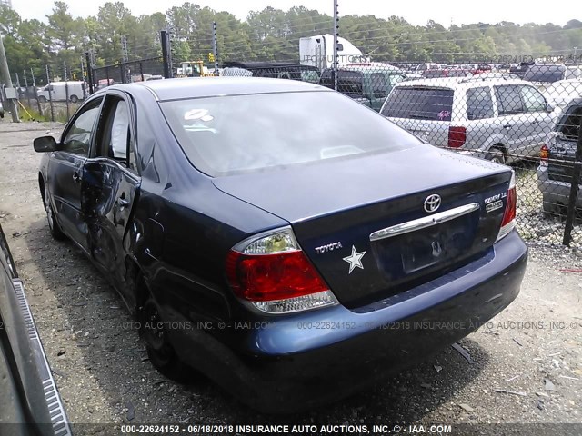 4T1BE30K45U073302 - 2005 TOYOTA CAMRY LE/XLE/SE ლურჯი ფოტო 3