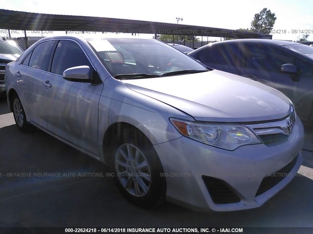 4T1BF1FK0CU121139 - 2012 TOYOTA CAMRY SE/LE/XLE 银色 照片 1