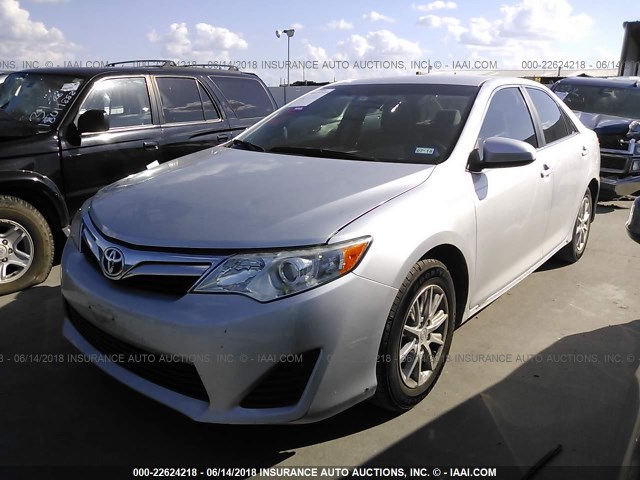 4T1BF1FK0CU121139 - 2012 TOYOTA CAMRY SE/LE/XLE 银色 照片 2