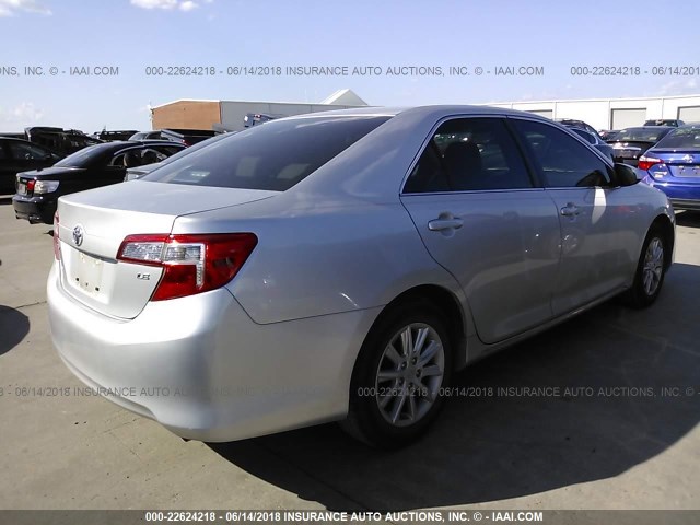 4T1BF1FK0CU121139 - 2012 TOYOTA CAMRY SE/LE/XLE 银色 照片 4