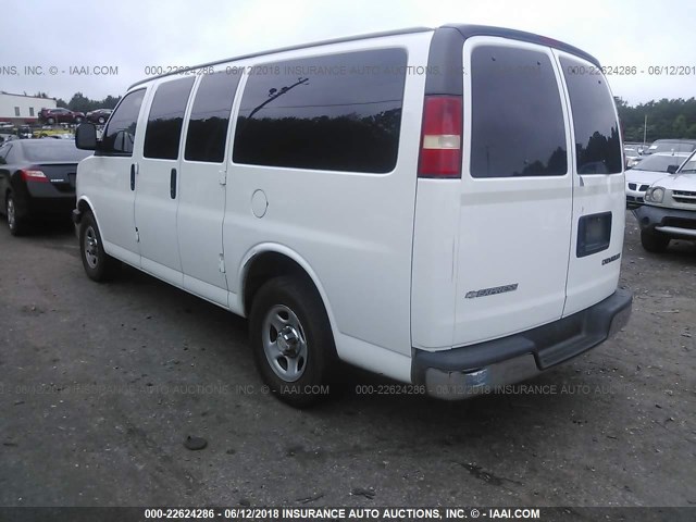 1GBFG15T361217256 - 2006 CHEVROLET EXPRESS G1500  WHITE photo 3