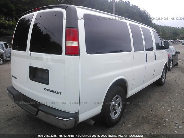 1GBFG15T361217256 - 2006 CHEVROLET EXPRESS G1500  WHITE photo 4