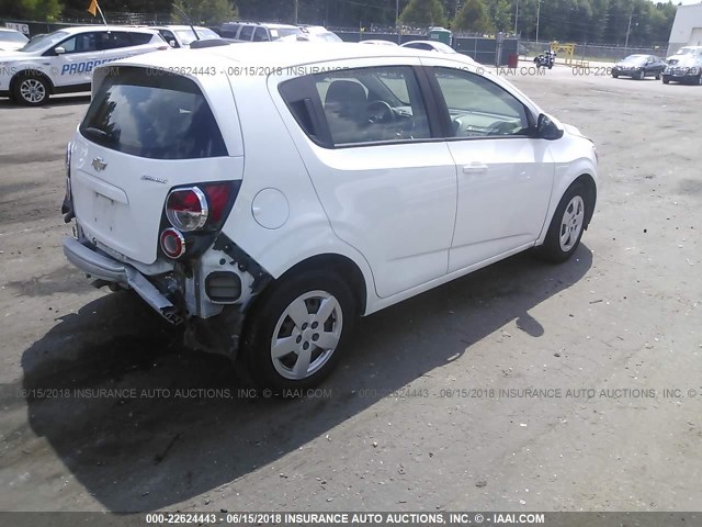 1G1JA6SH2F4172368 - 2015 CHEVROLET SONIC LS 白色 照片 4
