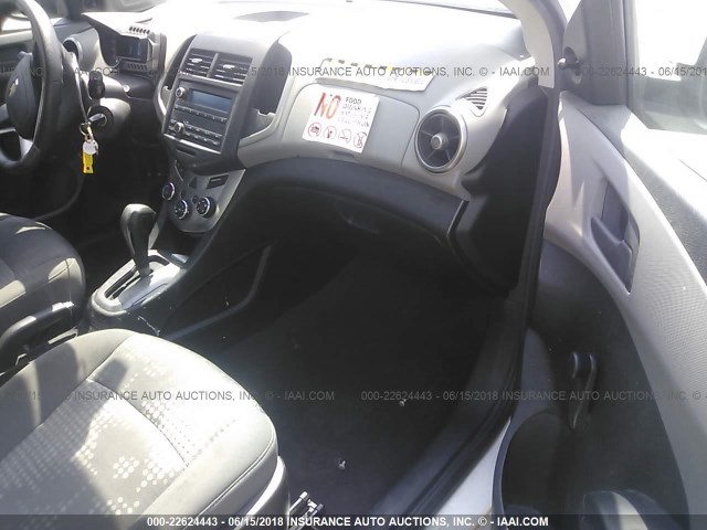 1G1JA6SH2F4172368 - 2015 CHEVROLET SONIC LS 白色 照片 5