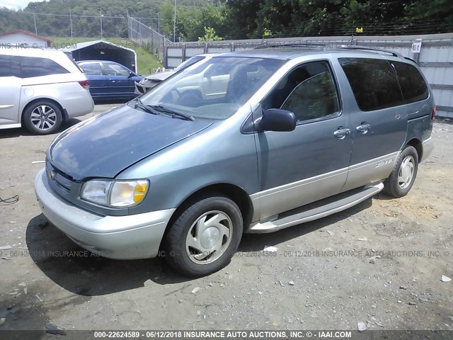 4T3ZF13C7WU043028 - 1998 TOYOTA SIENNA LE/XLE GREEN photo 2