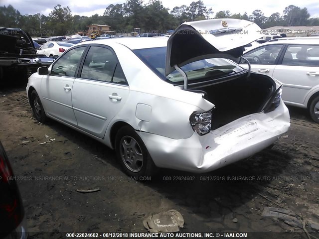 4T1BF32K82U026666 - 2002 TOYOTA CAMRY LE/XLE/SE 白色 照片 3