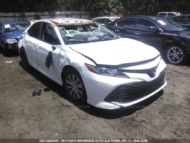 4T1B11HK4JU600396 - 2018 TOYOTA CAMRY L/LE/XLE/SE/XSE WHITE photo 1