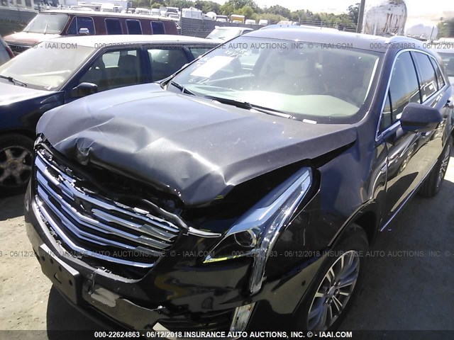 1GYKNCRS4JZ233631 - 2018 CADILLAC XT5 LUXURY GRAY photo 2