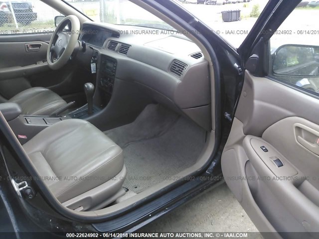 4T1BF28K4WU063639 - 1998 TOYOTA CAMRY CE/LE/XLE BLACK photo 5