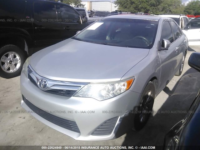 4T1BF1FK0CU195158 - 2012 TOYOTA CAMRY SE/LE/XLE SILVER photo 2