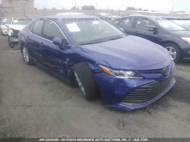 4T1B11HK8JU589810 - 2018 TOYOTA CAMRY L/LE/XLE/SE/XSE BLUE photo 1