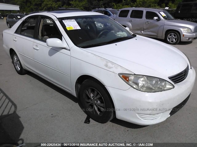 4T1BE30K85U590473 - 2005 TOYOTA CAMRY LE/XLE/SE 白色 照片 1