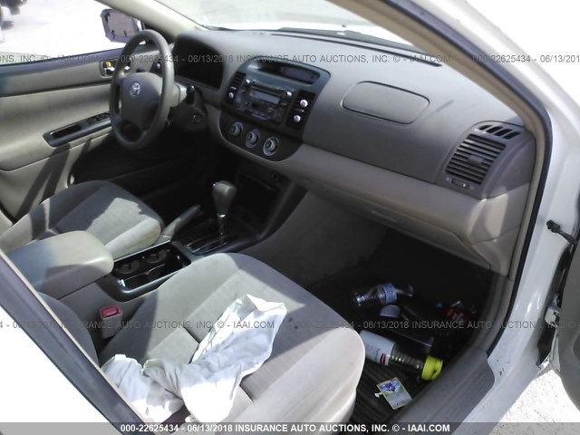 4T1BE30K85U590473 - 2005 TOYOTA CAMRY LE/XLE/SE 白色 照片 5