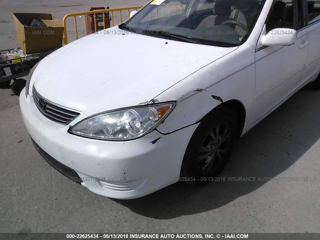 4T1BE30K85U590473 - 2005 TOYOTA CAMRY LE/XLE/SE 白色 照片 6
