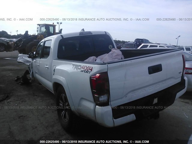 5TFCZ5AN7HX060645 - 2017 TOYOTA TACOMA DBL CAB/SR/TRDSPT/OR/PRO თეთრი ფოტო 3