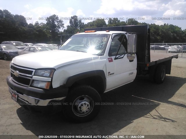 1GBJC34U76E183035 - 2006 CHEVROLET SILVERADO C3500 WHITE photo 2