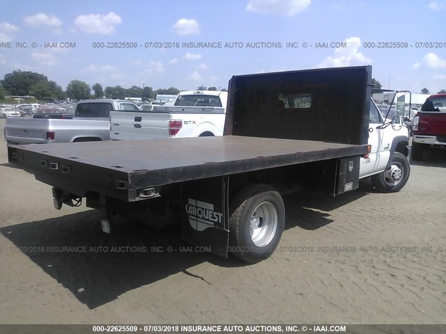 1GBJC34U76E183035 - 2006 CHEVROLET SILVERADO C3500 WHITE photo 4