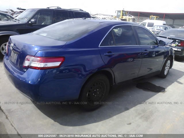 4T1BF3EK6BU770049 - 2011 TOYOTA CAMRY SE/LE/XLE BLUE photo 4